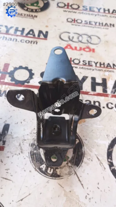 Toyota Yaris 2012 ön sağ koltuk bağlantı demiri