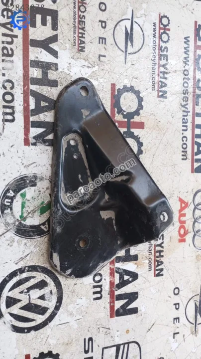 8K0505220 Audi A4 2014 arka dingil bağlantı ayağı sağ