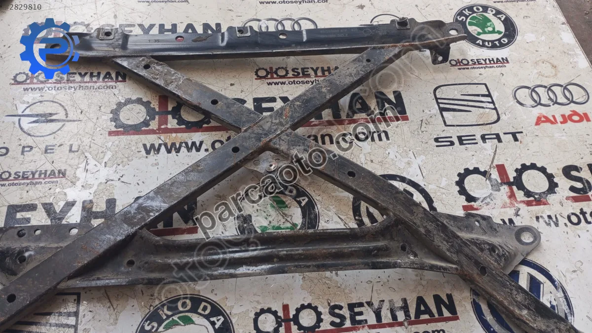 8K1399345 Audi A4 2014 motor şanzıman alt koruyucu demiri