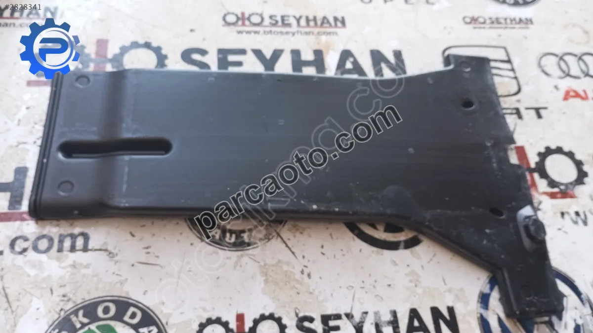 8K0819802 Audi A4 2014 sağ ön ayak altı havalandırma kanalı 8K0819802 Audi A4 2014 sağ ön ayak altı havalandırma kanalı