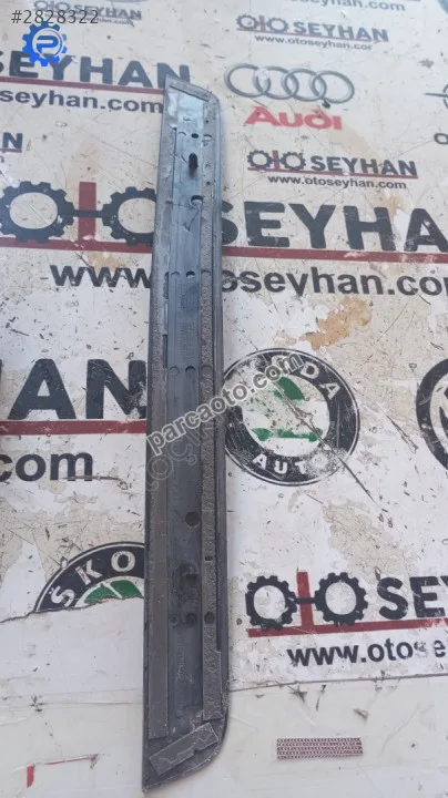 8K0853374 Audi A4 2014 ön sağ kapı eşiği çıtası