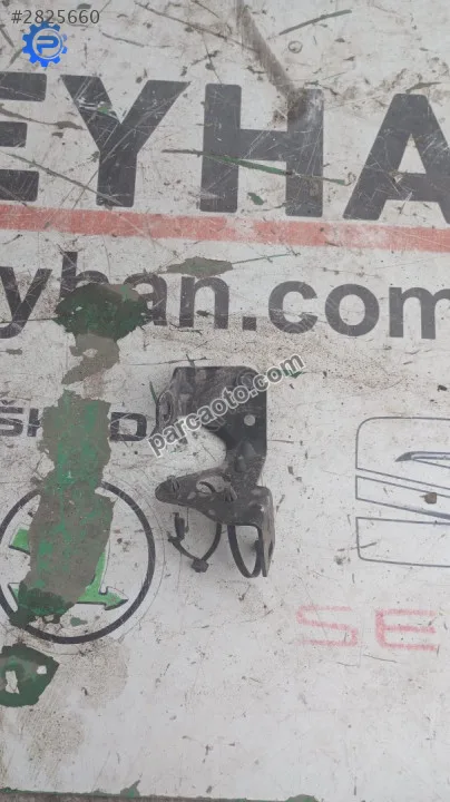 8K0971502 Audi A4 2014 şanzıman ısı kalkanı montaj braketi