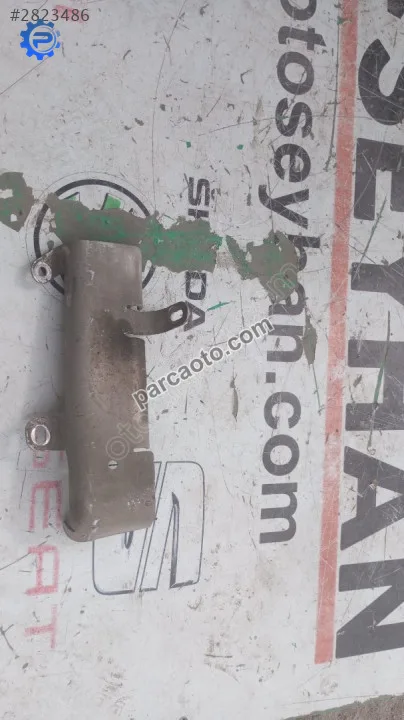 8K0201192A Audi A4 2014 yakıt borusu koruyucu demiri