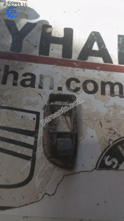 8K1959828 Audi A4 2014 arka sol kapı cam açma düğmesi yuvası
