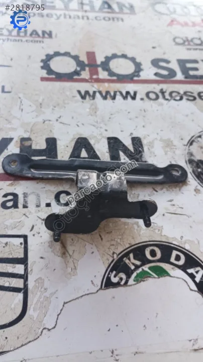 8K0819263 Audi A4 2014 yardımcı su pompası braketi