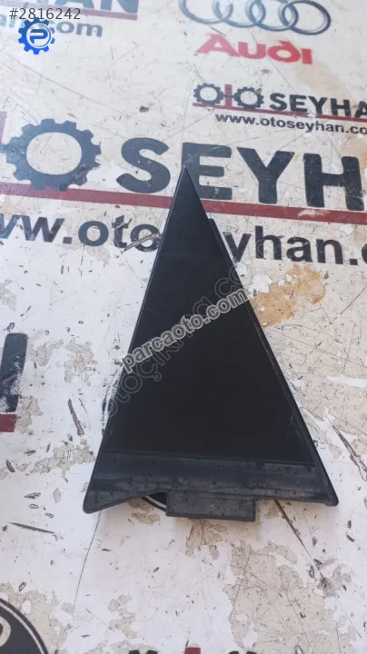 8K5853273 Audi A4 2014 arka sol kapı cam üçgeni plastik