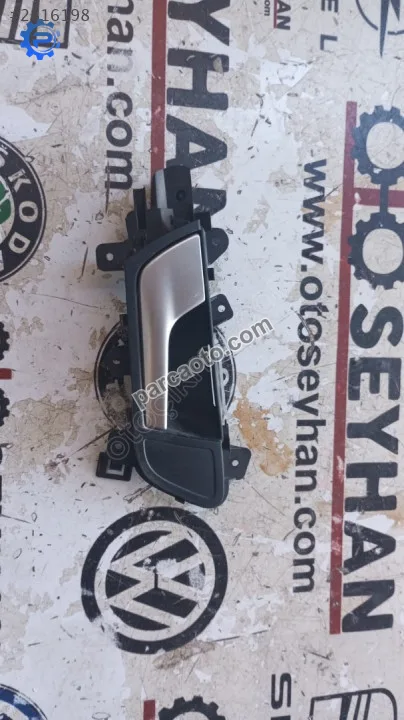 8K0839019 Audi A4 2014 kapı iç açma kolu arka sol 8K0839019 Audi A4 2014 kapı iç açma kolu arka sol