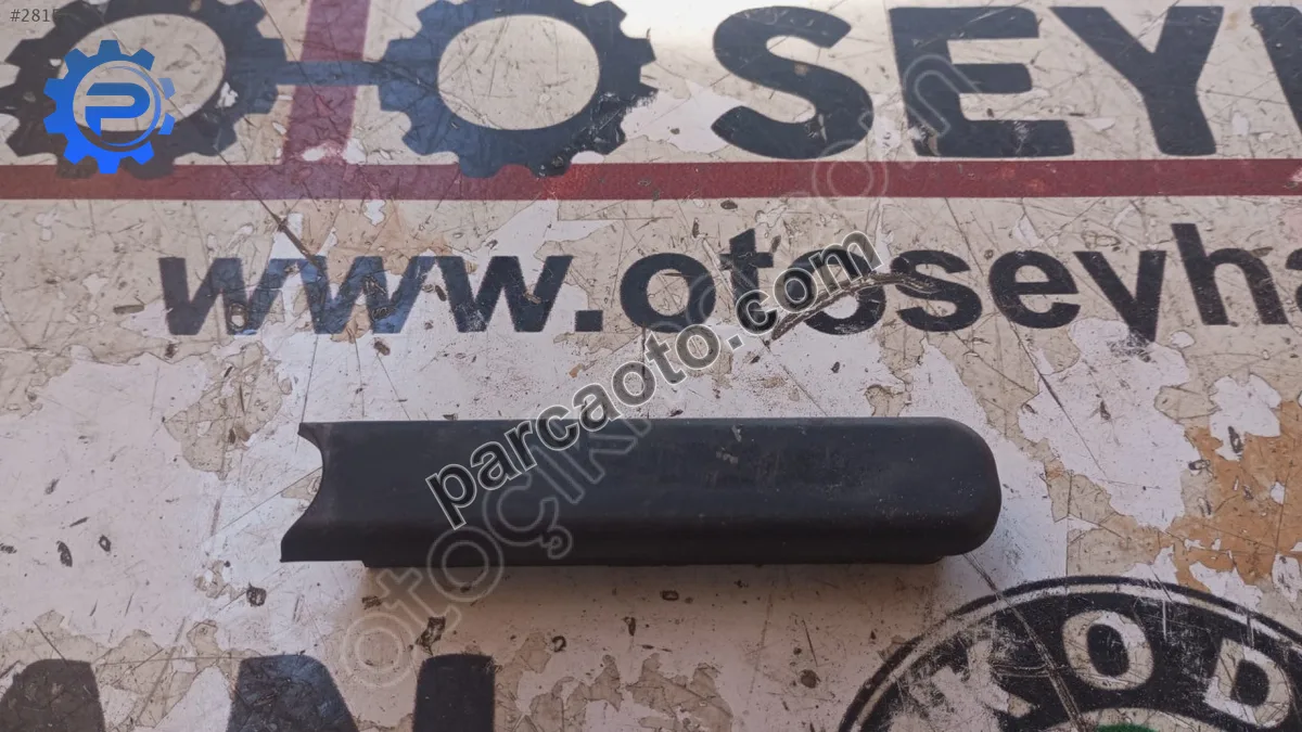 8K5827127 Audi A4 2014 bagaj kapağı yan durdurma plastiği