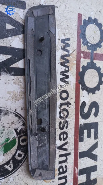8K0853376 Audi A4 2014 kapı eşiği çıtası