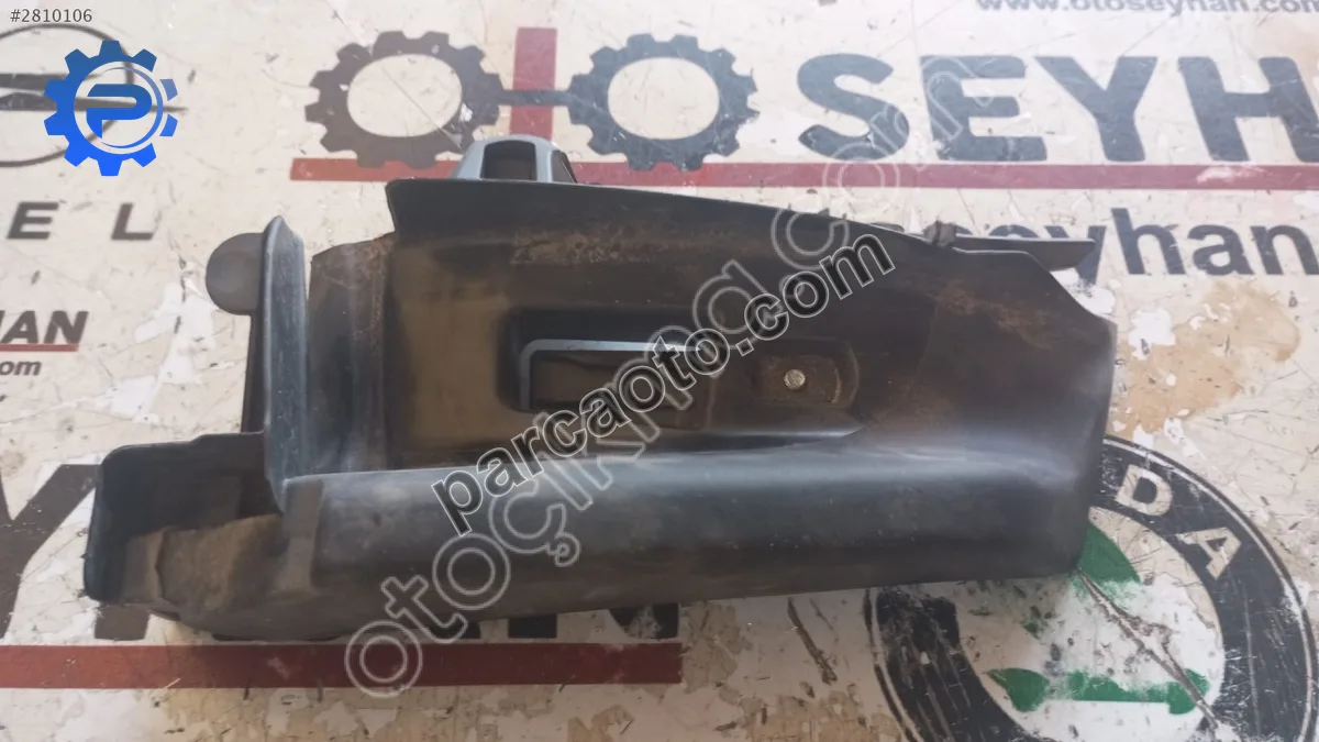 8K0857791 Audi A4 2014 arka sol emniyet kemeri gergi plastiği