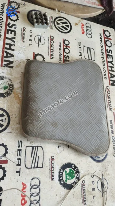 2K0863761B Caddy 2004-2015 arka taban eşya gözü kapağı