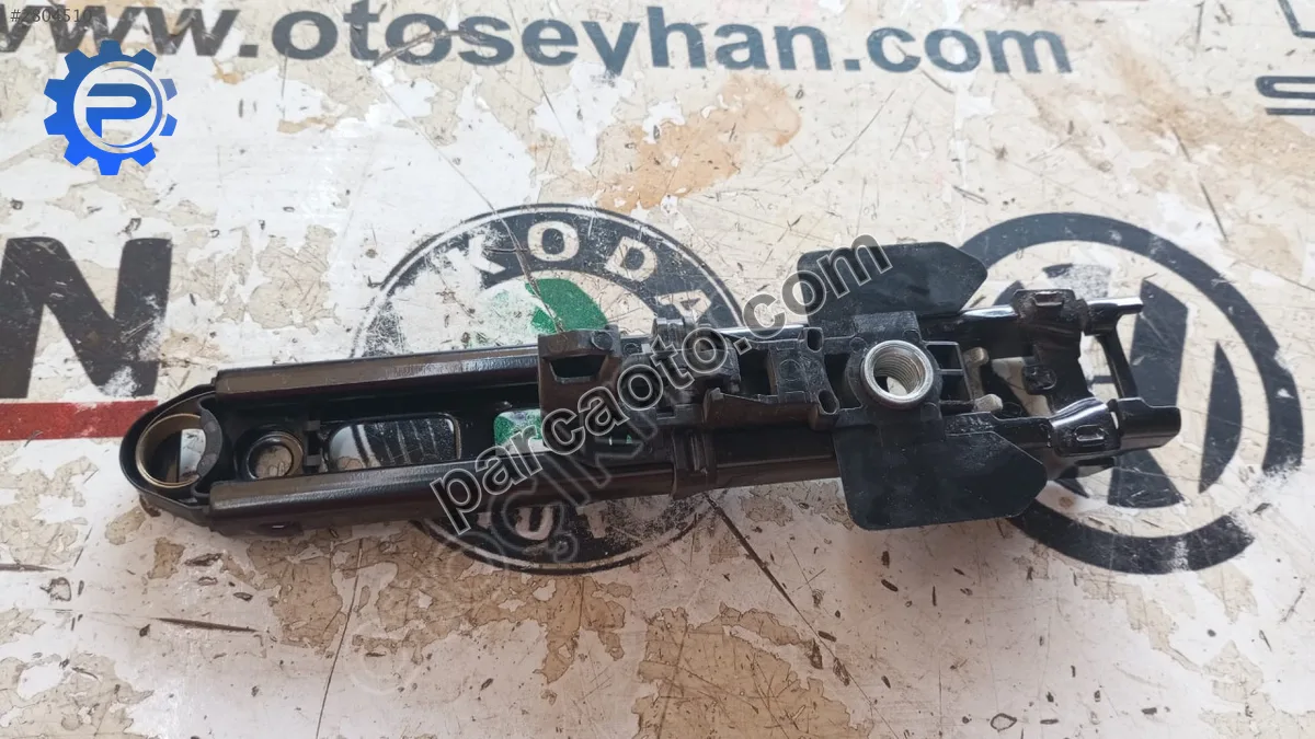 8K0857833 Audi A4 2014 ön sağ emniyet kemeri kızağı