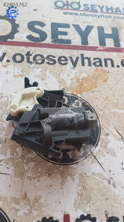 4F5827505 Audi A4 2014 arka bagaj kilit mekanizmasi