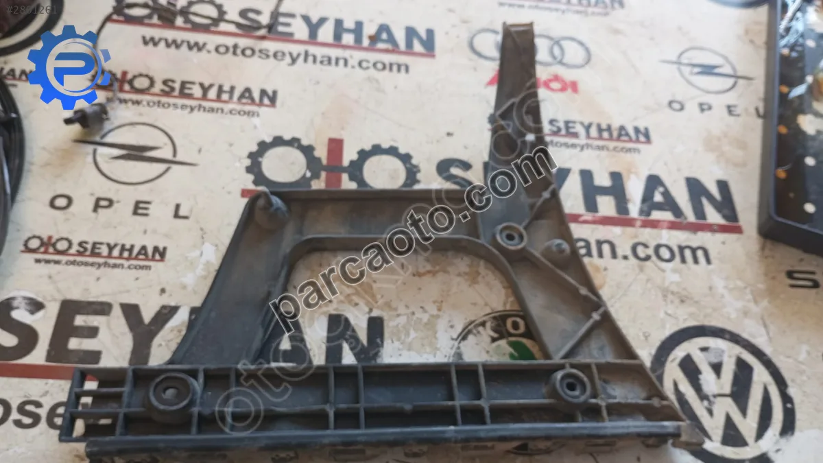 8K5807454A Audi A4 2014 arka tampon braketi sağ