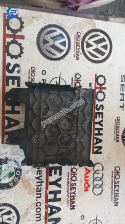 8T0907368 Audi A4 2014 multimedya ünitesi yuvası