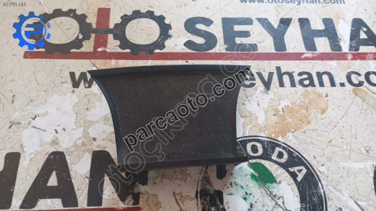 8K0863383 Audi A4 2014 arka konsol saklama kabı kaplaması
