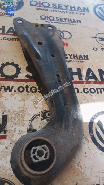 L3720294 Audi A3 2020 arka dingil sol bağlantı ayağı