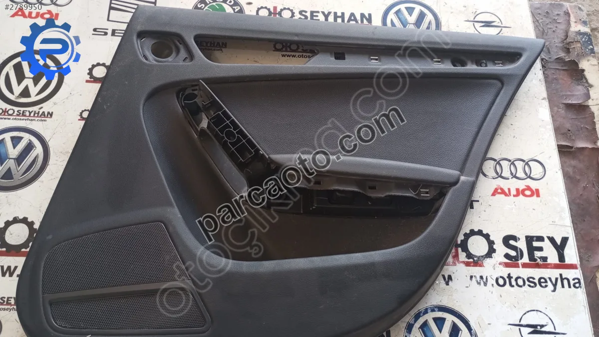 8K0867306 Audi A4 2014 arka sağ kapı döşemesi