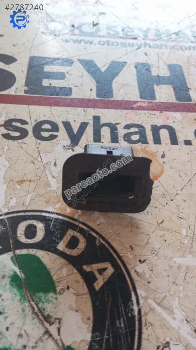 1K0886373 Vw golf 5 koltuk oturma yeri yuvası