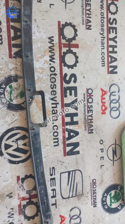 8K0823126 Audi A4 2014 ön kaput kenar koruması