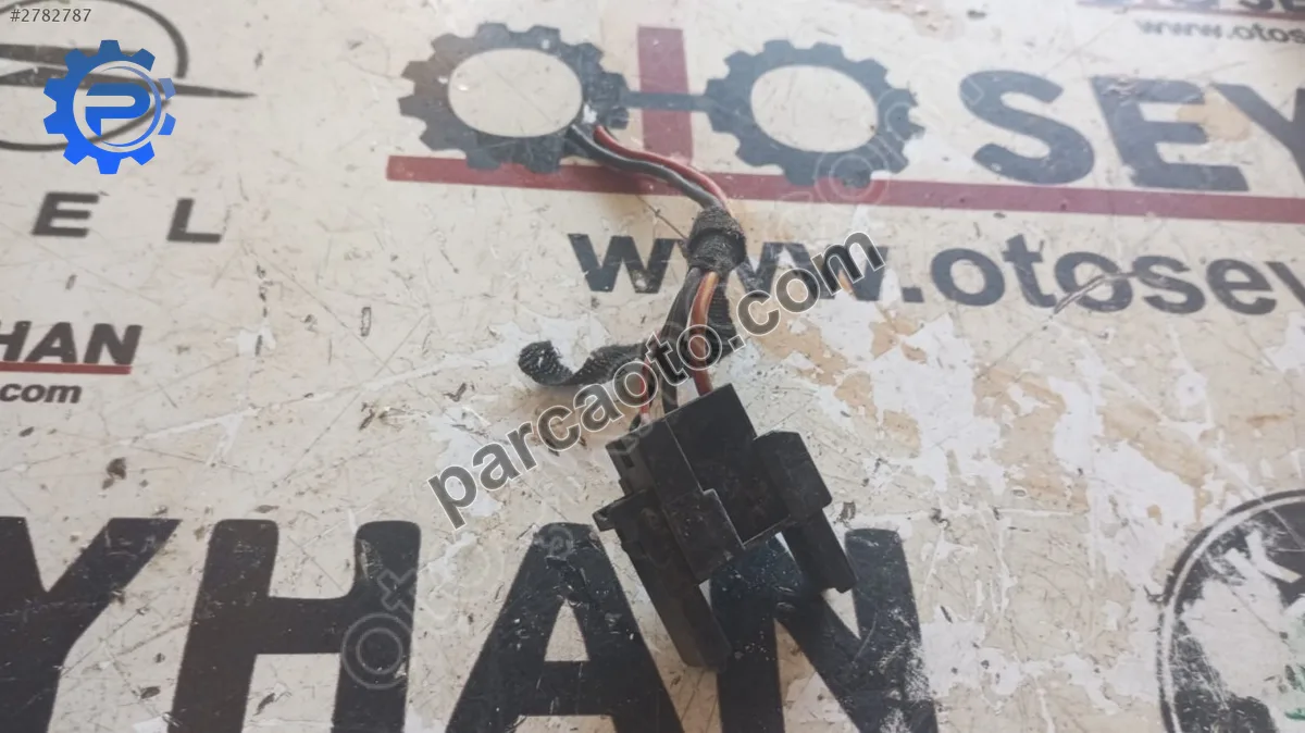 4H1937527 Jetta 2012 röle konnektör soketi 4H1937527 Jetta 2012 röle konnektör soketi