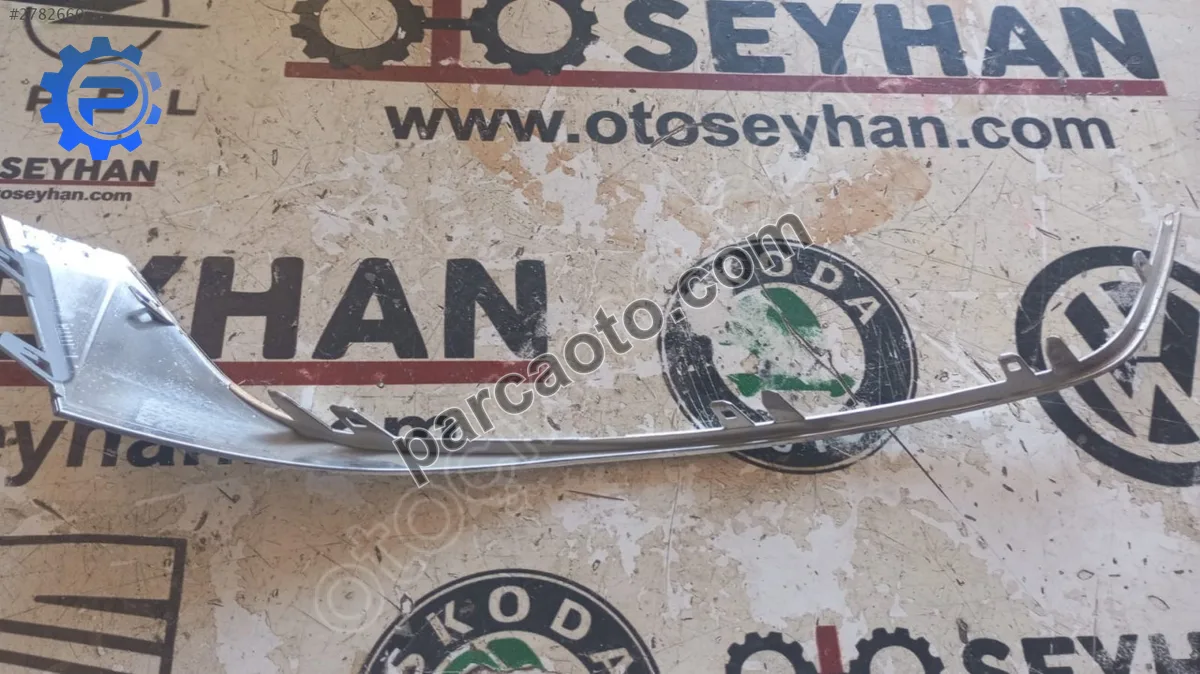 Audi A4 2014 sol ön far nikelajı