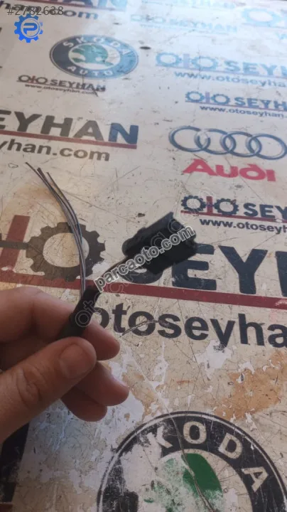 7H0972704 Jetta 2012 tesisat soket fiși