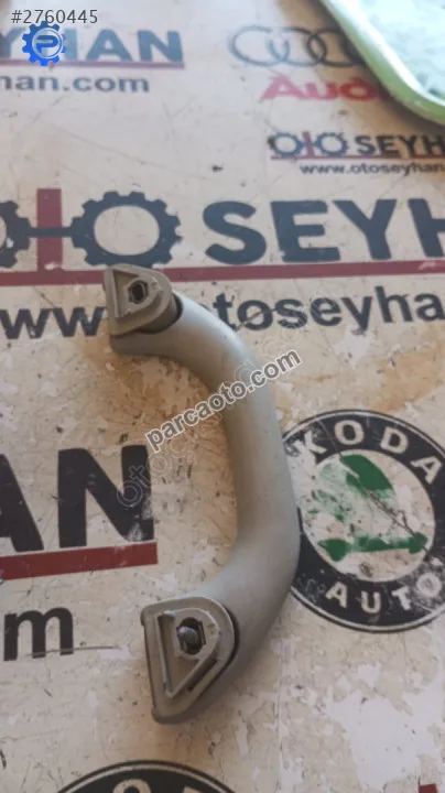 2KO857607 Caddy ön tavan tutamağı