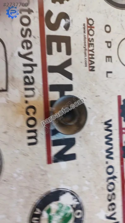 1J0512135A vw jetta arka sağ amortisör kapaği