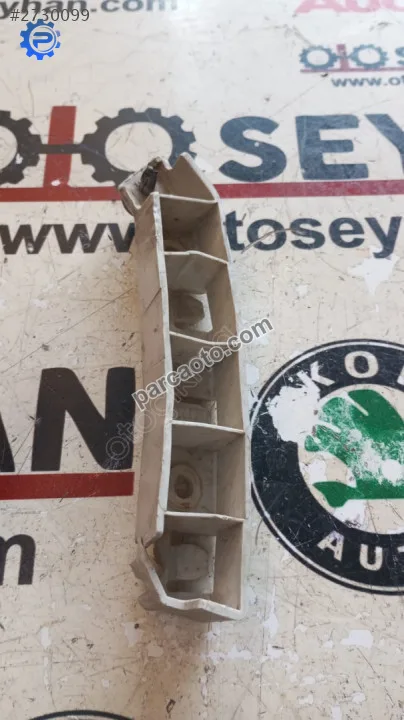Ford Focus 2014 Sağ tampon montaj braketi
