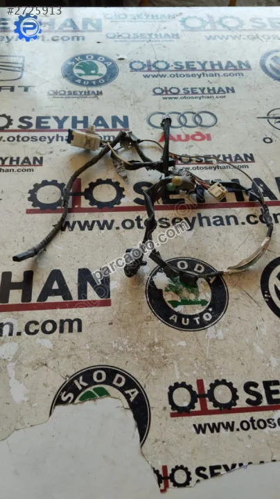 82185-02040 Toyota Corolla 2007 bagaj tesisatı