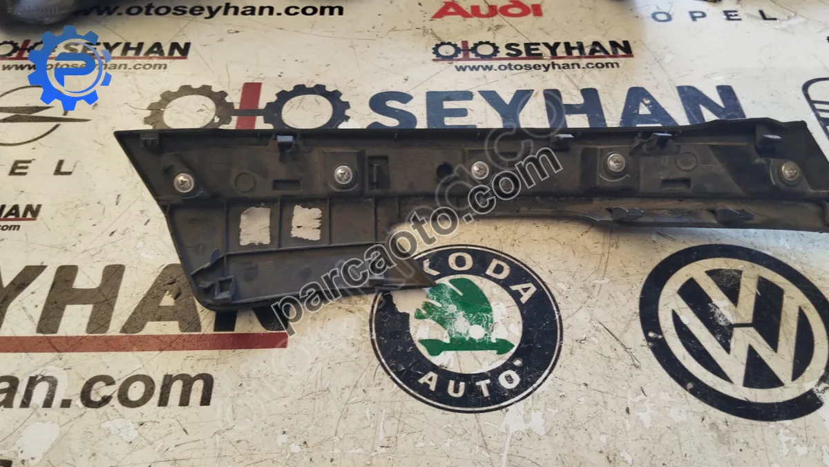 74630-02030 Toyota Auris 2018 sol ön kapı kartonu kaplaması