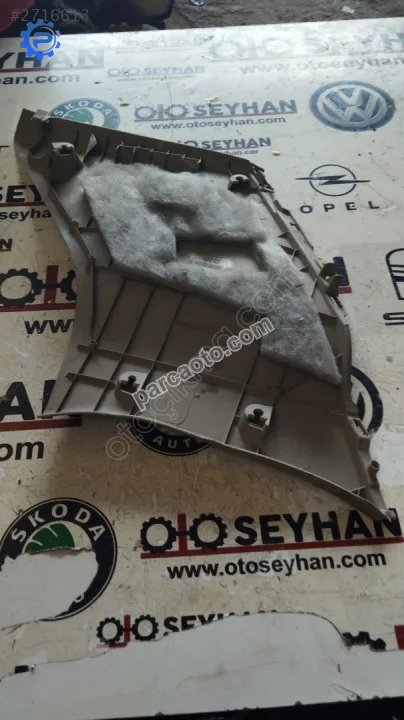 62470-02190 toyota 2007-2012 auris sağ arka direk bakaliti