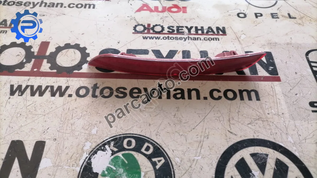 730118805r bmw f30 sağ reflektör