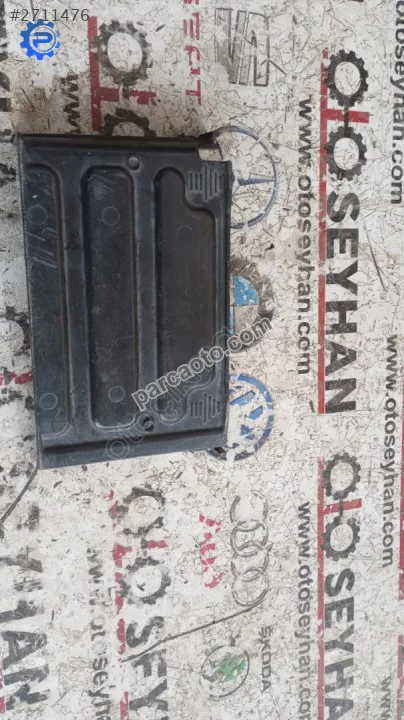 8V21-10757-AA Ford fiesta 2008 akü kutu kapağı ısı kalkanı