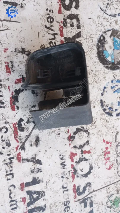 7213802080 Toyota auris 2006 2012 koltuk braketi kapağı
