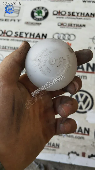 1Q0512135 golf 8 Arka amortisör üst kapağı