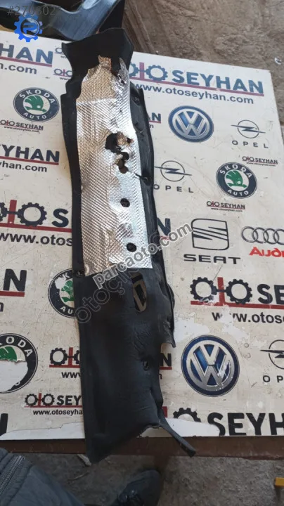 5H0863993B Golf 8 ön cam eleği alt keçesi