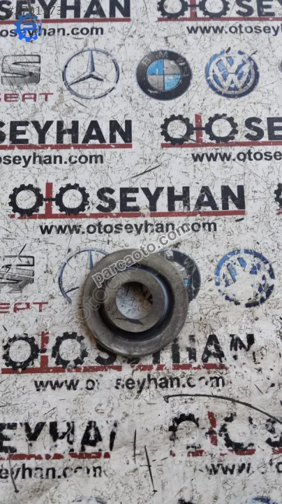 5Q0512149F Skoda Octavia 2021 Arka helezon üst lastiği