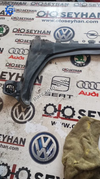 5WA825102 Skoda Octavia 2021 arka sağ alt koruma plastiği
