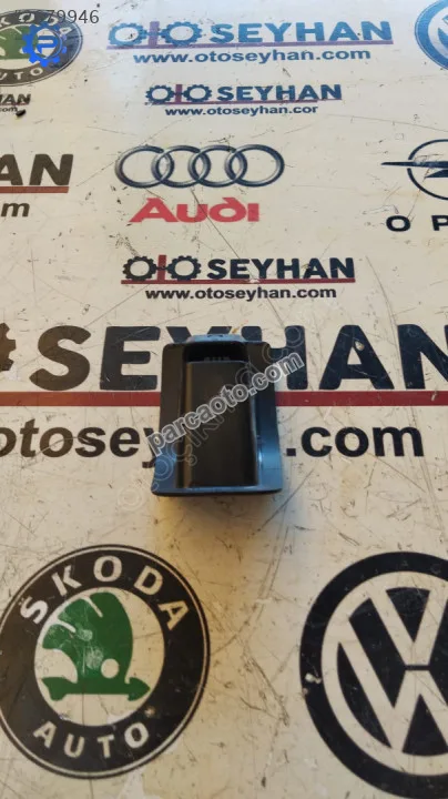 5E3887233 Skoda Octavia 2021 arka koltuk isofix kapağı