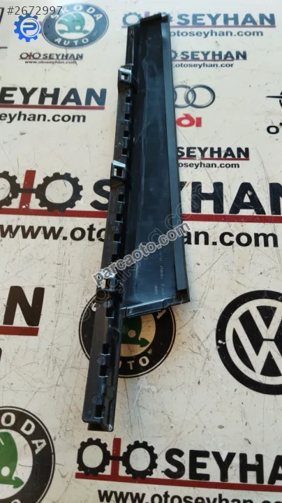 5E3837902 Skoda Octavia ön sağ kapı dış direk kaplaması