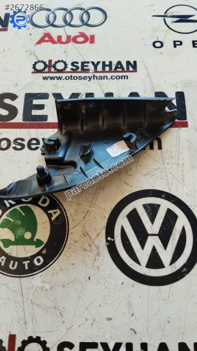 5E3837974 Skoda Octavia 2021 ön sağ kapı cam havalandırma plastiğ