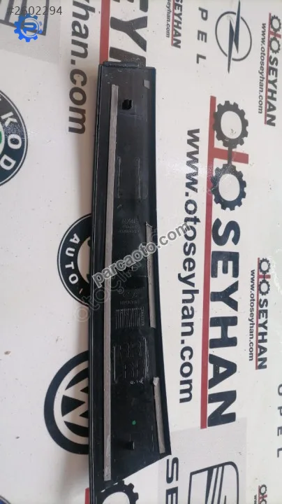 83260-N7010 Hyundai Tucson 2022 arka sağ kapı çıtası