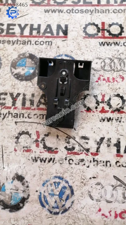 5q1971303 audi a3 merkezi kilit ünitesi yuvası