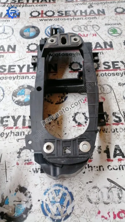 8W1863531 audi a4 2017 vites mekanizması çerçevesi braketi