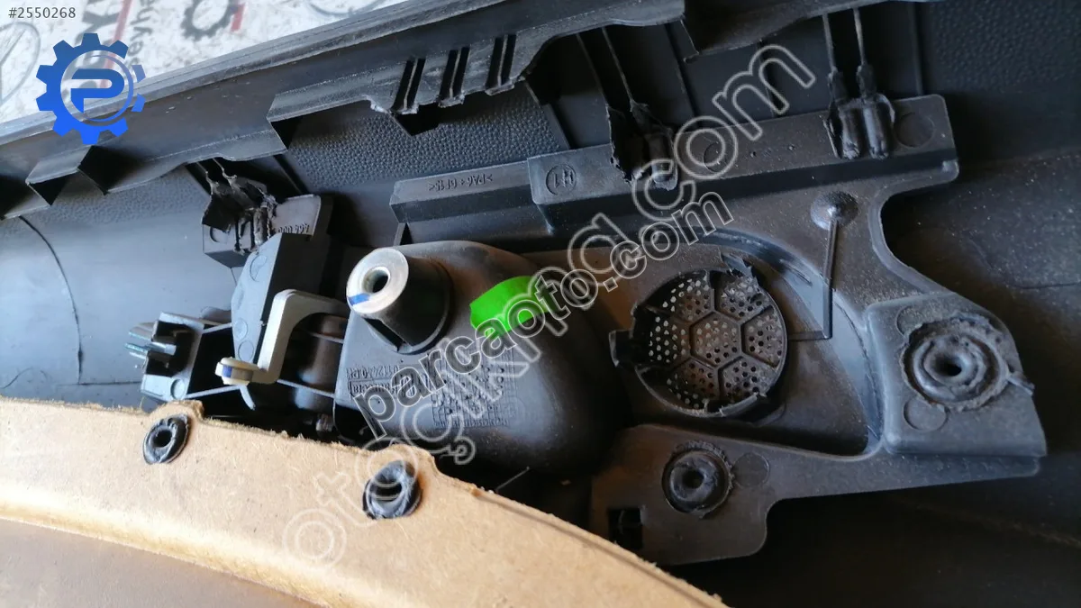 P1002881 opel corsa d ön sag kapı döşemesi