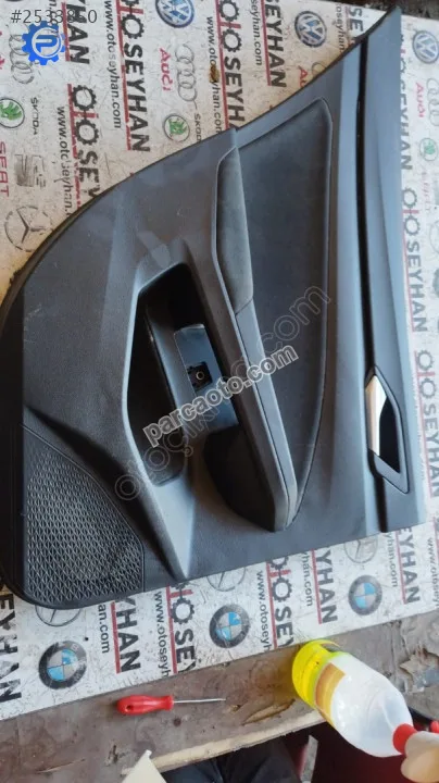 5H6868073 Golf 8 arka sol kapı döşemesi