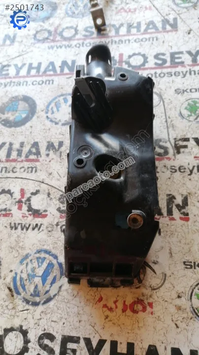 2Q0927165 polo 2018 ön sigorta kutusu yuvası