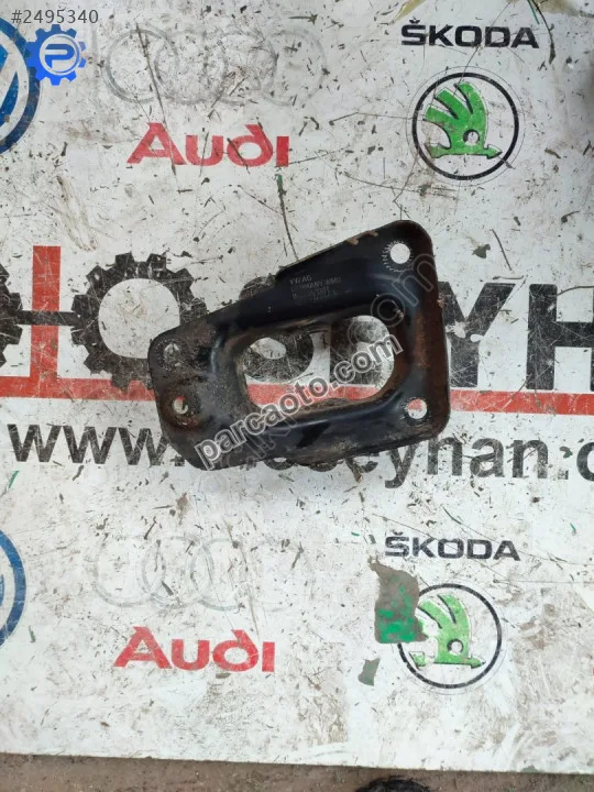 1K0505130L Passat b8 sağ arka dingil şase bağlantı yuvası